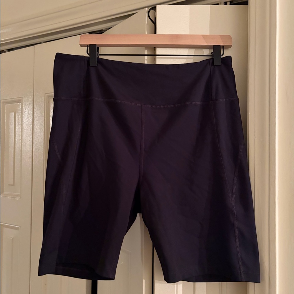 Girlfriend Collective Black Biker Shorts - Picture 6 of 7